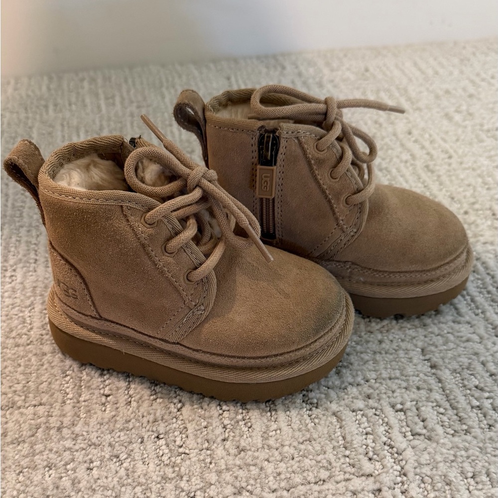 UGG Kids Neumel II (Toddler) Size 6